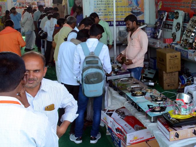 Parbhani: Five crore turnover in agricultural festival in five days | परभणी : पाच दिवसांत कृषी महोत्सवात तीन कोटी रुपयांची उलाढाल Parbhani: Five crore turnover in agricultural festival in five days | परभणी : पाच दिवसांत कृषी महोत्सवात तीन कोटी रुपयांची उलाढाल