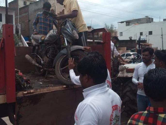 Amalner municipality provided garage owners | अमळनेर पालिकेने दिली गॅरेज मालकांना तंबी Amalner municipality provided garage owners | अमळनेर पालिकेने दिली गॅरेज मालकांना तंबी