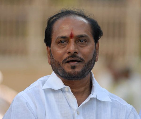 Suryakant Dalvi to withdraw from army: Ramdas Kadam warning | सूर्यकांत दळवी यांची सेनेतून हाकलपट्टी करणार : रामदास कदम Suryakant Dalvi to withdraw from army: Ramdas Kadam warning | सूर्यकांत दळवी यांची सेनेतून हाकलपट्टी करणार : रामदास कदम
