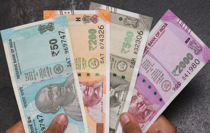 Home delivery service to customers by Bhusawal and Jalgaon Postal Department during lockdown | लॉकडाऊन काळात भुसावळ व जळगाव डाक विभागातर्फे ग्राहकांना घरपोच सेवा Home delivery service to customers by Bhusawal and Jalgaon Postal Department during lockdown | लॉकडाऊन काळात भुसावळ व जळगाव डाक विभागातर्फे ग्राहकांना घरपोच सेवा