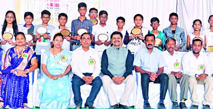 To succeed in competitive exams, it is important to understand the concepts, build confidence: Yajuvendra Mahajan | स्पर्धा परीक्षांमध्ये यशस्वी होण्यासाठी संकल्पना समजणे, आत्मविश्वास वाढविणे आवश्यक : यजुवेंद्र महाजन To succeed in competitive exams, it is important to understand the concepts, build confidence: Yajuvendra Mahajan | स्पर्धा परीक्षांमध्ये यशस्वी होण्यासाठी संकल्पना समजणे, आत्मविश्वास वाढविणे आवश्यक : यजुवेंद्र महाजन