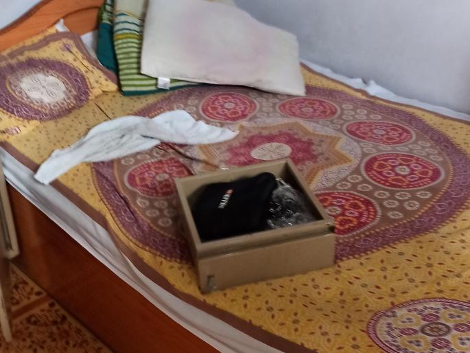 The havoc of thieves on Bodwad | बोदवडला चोरट्यांचा कहर : भरदिवसा दोन घरे फोडली The havoc of thieves on Bodwad | बोदवडला चोरट्यांचा कहर : भरदिवसा दोन घरे फोडली