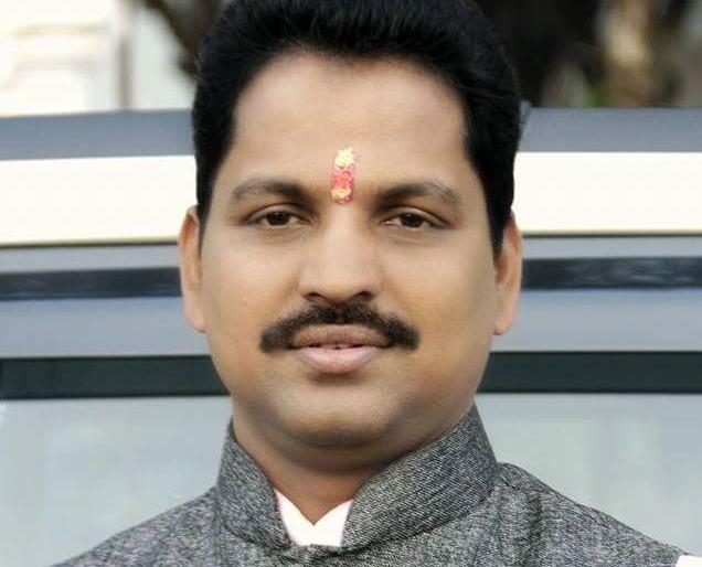 Chief Minister takes a beetle to destroy Konkan: Allegations of Ashok Walam in Ratnagiri | कोकण उद्ध्वस्त करण्याची मुख्यमंत्र्यांनी घेतली सुपारी : अशोक वालम यांचा रत्नागिरीत आरोप Chief Minister takes a beetle to destroy Konkan: Allegations of Ashok Walam in Ratnagiri | कोकण उद्ध्वस्त करण्याची मुख्यमंत्र्यांनी घेतली सुपारी : अशोक वालम यांचा रत्नागिरीत आरोप