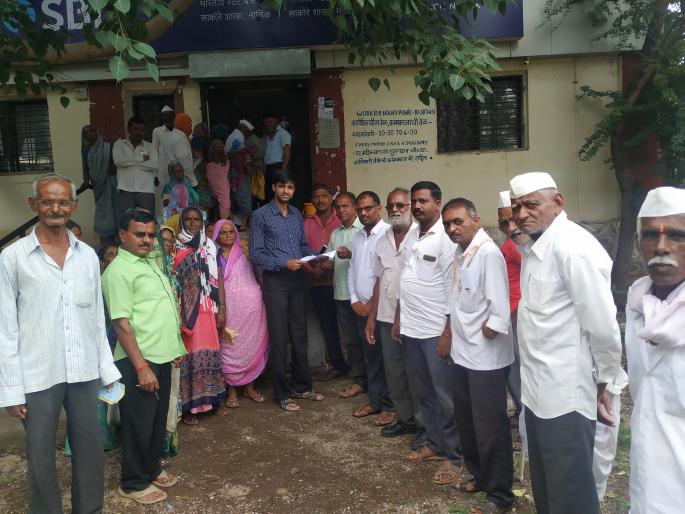 Avoid hitting the bank in Sakora | साकोऱ्यात बॅँकेला ठोकले टाळे Avoid hitting the bank in Sakora | साकोऱ्यात बॅँकेला ठोकले टाळे