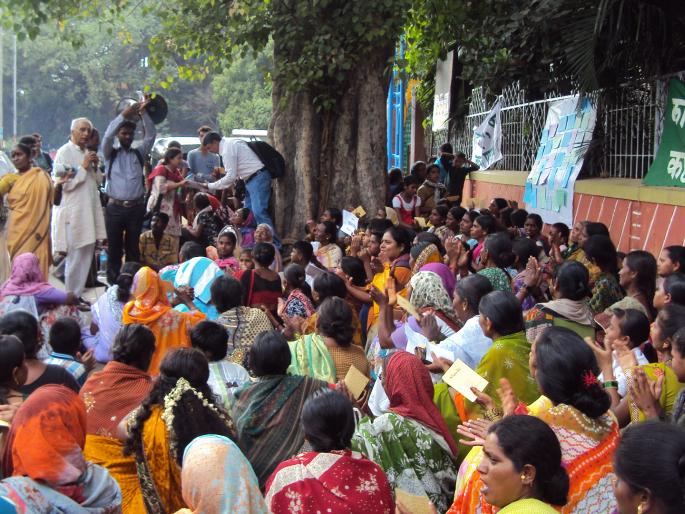 Baba Adhav to fight for pensions of farmers, farmers: Baba Adhav | हमाल, शेतकºयांच्या पेन्शनसाठी लढा उभारू : बाबा आढाव Baba Adhav to fight for pensions of farmers, farmers: Baba Adhav | हमाल, शेतकºयांच्या पेन्शनसाठी लढा उभारू : बाबा आढाव