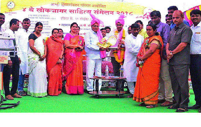 Solve the problem of bread than the statue: Ramdas bloom | पुतळ्यापेक्षा भाकरीचा प्रश्न सोडवा: रामदास फुटाणे Solve the problem of bread than the statue: Ramdas bloom | पुतळ्यापेक्षा भाकरीचा प्रश्न सोडवा: रामदास फुटाणे