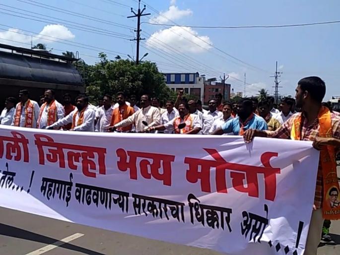 Sangli, a front against Shiv Sena's fuel hike | सांगलीत शिवसेनेचा इंधन दरवाढीविरोधात मोर्चा Sangli, a front against Shiv Sena's fuel hike | सांगलीत शिवसेनेचा इंधन दरवाढीविरोधात मोर्चा
