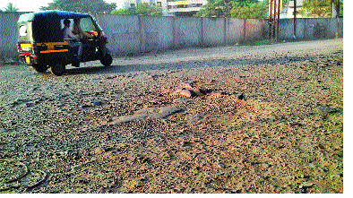 High street chaos in Mirage ... | मिरजेमध्ये महामार्गाची चाळण... High street chaos in Mirage ... | मिरजेमध्ये महामार्गाची चाळण...