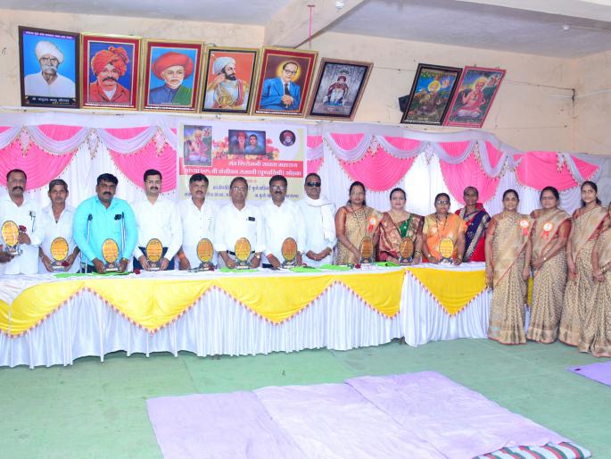 Samajbhushan Award to meritorious persons by Phule Seva Mandal | फुले सेवा मंडळातर्फे गुणवंतांना समाजभूषण पुरस्कार Samajbhushan Award to meritorious persons by Phule Seva Mandal | फुले सेवा मंडळातर्फे गुणवंतांना समाजभूषण पुरस्कार