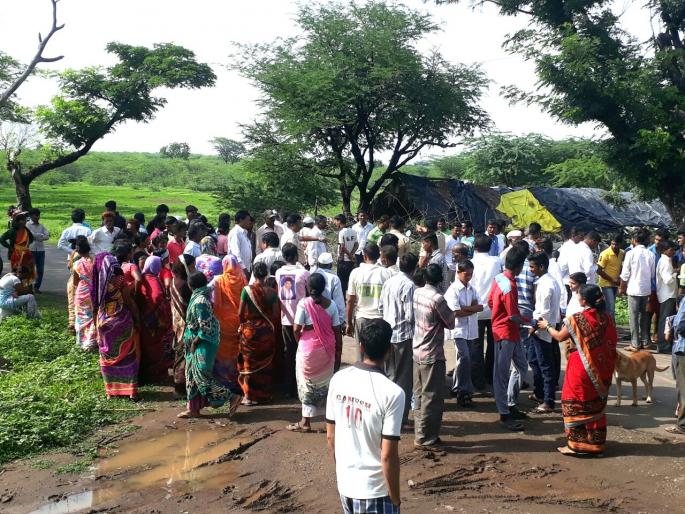 The students of the Surgana were admitted to poisonous hospital | सुरगाण्यातील विद्यार्थिनींना विषबाधारुग्णालयात दाखल The students of the Surgana were admitted to poisonous hospital | सुरगाण्यातील विद्यार्थिनींना विषबाधारुग्णालयात दाखल