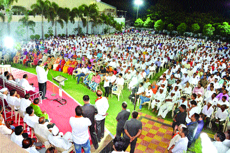 Humans should send in parliament, not tollanak: Madan Bhosale | Lok Sabha Election 2019 माणूस संसदेत पाठवायचाय, टोलनाक्यावर नव्हे: मदन भोसले Humans should send in parliament, not tollanak: Madan Bhosale | Lok Sabha Election 2019 माणूस संसदेत पाठवायचाय, टोलनाक्यावर नव्हे: मदन भोसले