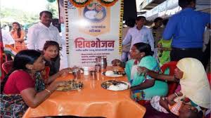Even in lockdown, 6,500 'citizens' Shiva meal' every day | लॉकडाऊनमध्येही दररोज ६,५००’ नागरिकांचे शिवभोजन’ Even in lockdown, 6,500 'citizens' Shiva meal' every day | लॉकडाऊनमध्येही दररोज ६,५००’ नागरिकांचे शिवभोजन’