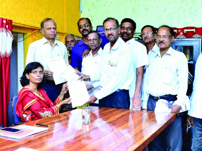 Sindhudurg: Cancellation of refinery project, opposition to locals: request to all three divisions of Devgad Tehsildar | सिंधुदुर्ग : रिफायनरी प्रकल्प रद्द करावा, स्थानिकांचा विरोधच : तिन्ही मंडळांचे देवगड तहसीलदारांना निवेदन