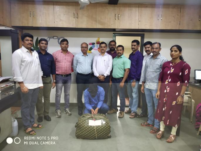 Smuggler from Telangana arrested for smuggling of Ganja, arrested in Mumbra | गांजाच्या तस्करीसाठी तेलंगणातून आलेल्या तस्कराला मुंब्य्रात अटक Smuggler from Telangana arrested for smuggling of Ganja, arrested in Mumbra | गांजाच्या तस्करीसाठी तेलंगणातून आलेल्या तस्कराला मुंब्य्रात अटक