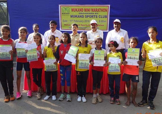 Chinmoy Chauhan tops in Thane's inter school mini marathon competition | ठाण्यात आंतरशालेय मिनी मॅरेथॉन स्पर्धेत चिन्मय चौहान अव्वल Chinmoy Chauhan tops in Thane's inter school mini marathon competition | ठाण्यात आंतरशालेय मिनी मॅरेथॉन स्पर्धेत चिन्मय चौहान अव्वल