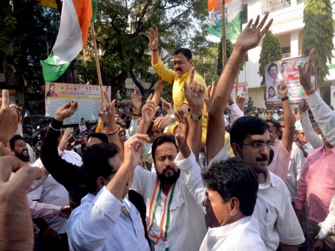 clebration of congress victory at pune city congress office | काॅंग्रेसच्या विजयाने पुणे शहर कार्यालयात जल्लाेष clebration of congress victory at pune city congress office | काॅंग्रेसच्या विजयाने पुणे शहर कार्यालयात जल्लाेष