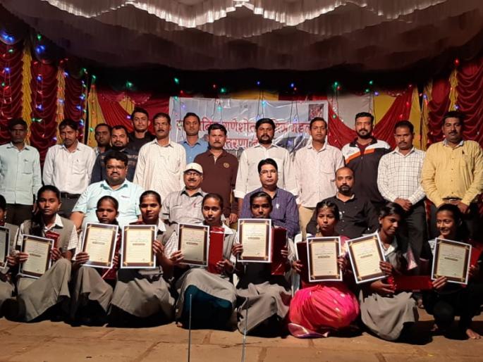 Distribution of prizes to the winners of various competitions | विविध स्पर्धेतील विजेत्यांना बक्षिस वितरण Distribution of prizes to the winners of various competitions | विविध स्पर्धेतील विजेत्यांना बक्षिस वितरण