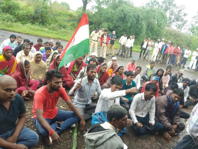 In Igatpuri taluka, the rains have increased in the rain | इगतपुरी तालुक्यात श्रमजीवींचा भर पावसात ठिय्या In Igatpuri taluka, the rains have increased in the rain | इगतपुरी तालुक्यात श्रमजीवींचा भर पावसात ठिय्या
