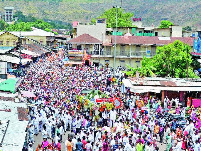 There has been a lot of increase in young Warakaris | निवृत्तिनाथांची वारी झाली लाखाची There has been a lot of increase in young Warakaris | निवृत्तिनाथांची वारी झाली लाखाची