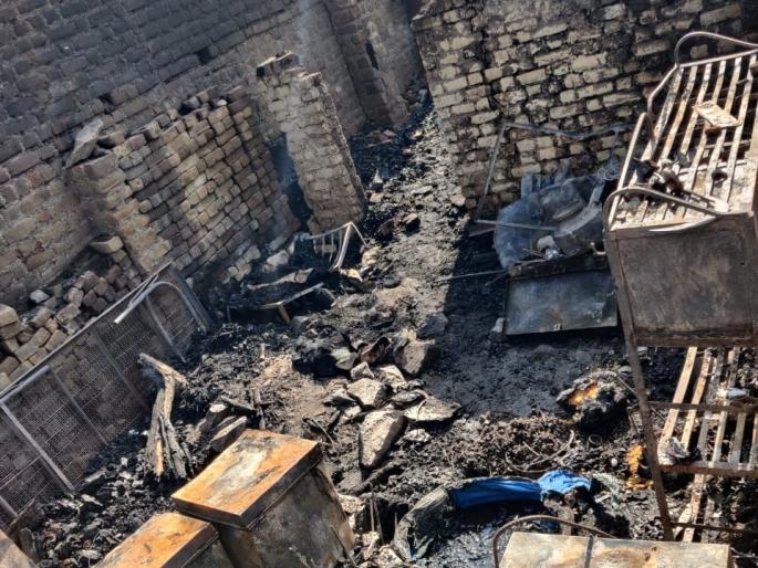 Two goats, four goats die in fire at Vichkhede | विचखेडे येथे आगीत घर बेचिराख, दोन बोकड, चार बकऱ्यांचा मृत्यू Two goats, four goats die in fire at Vichkhede | विचखेडे येथे आगीत घर बेचिराख, दोन बोकड, चार बकऱ्यांचा मृत्यू