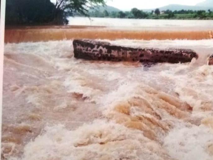 Flood damage to crops in Lohner area | लोहोणेर परिसरातील पिकांचे पुरामुळे नुकसान Flood damage to crops in Lohner area | लोहोणेर परिसरातील पिकांचे पुरामुळे नुकसान