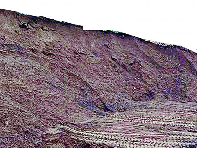 Heavy construction on new buildings due to the absence of sand | वाळूअभावी नवीन बांधकामांवर कुºहाड Heavy construction on new buildings due to the absence of sand | वाळूअभावी नवीन बांधकामांवर कुºहाड