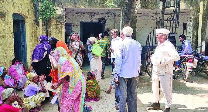 People to protest the closure of grants! | अनुदान बंद केल्याच्या निषेधार्थ निराधारांचा ‘एल्गार’! People to protest the closure of grants! | अनुदान बंद केल्याच्या निषेधार्थ निराधारांचा ‘एल्गार’!