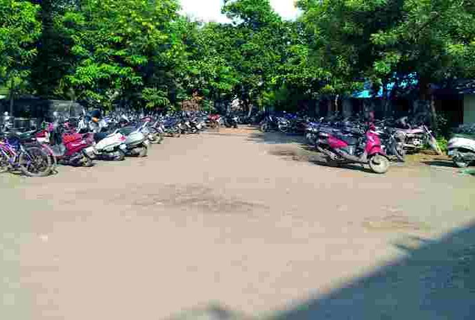 City police station became stationary | शहर पोलीस ठाणे झाले वाहनतळ City police station became stationary | शहर पोलीस ठाणे झाले वाहनतळ