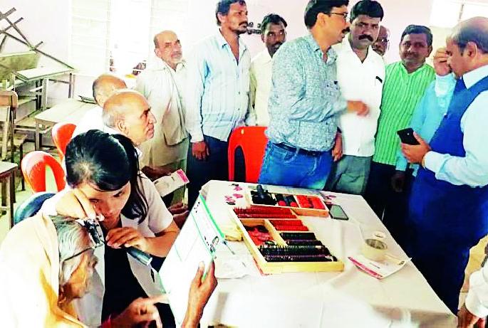 On the shoulders of health pedestrians | आरोग्याची पालखी घेतलीय खांद्यावर On the shoulders of health pedestrians | आरोग्याची पालखी घेतलीय खांद्यावर