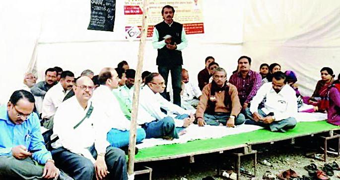 On the tenth day teachers' fasting was postponed | दहाव्या दिवशी शिक्षकांचे उपोषण स्थगित On the tenth day teachers' fasting was postponed | दहाव्या दिवशी शिक्षकांचे उपोषण स्थगित