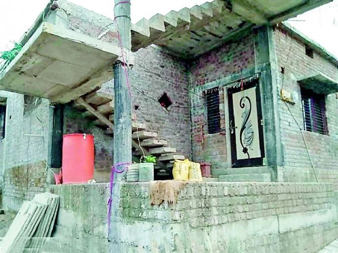 Citizens' bunches on 3 acres of forest area | वनविभागाच्या ३० एकर जागेवर नागरिकांचा डल्ला Citizens' bunches on 3 acres of forest area | वनविभागाच्या ३० एकर जागेवर नागरिकांचा डल्ला