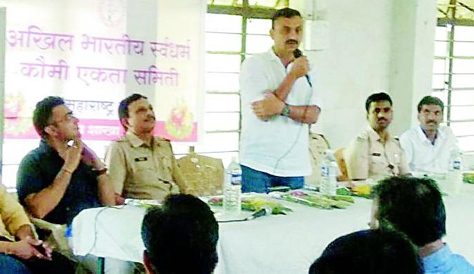 Felicitations of social organizations supporting Kerala flood victims | केरळ पूरग्रस्तांना मदत करणाऱ्या सामाजिक संघटनांचा सत्कार Felicitations of social organizations supporting Kerala flood victims | केरळ पूरग्रस्तांना मदत करणाऱ्या सामाजिक संघटनांचा सत्कार