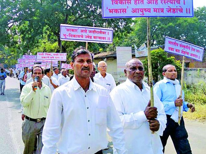 Silent contemplation of senior citizens | ज्येष्ठांची मूक चिंतनयात्रा Silent contemplation of senior citizens | ज्येष्ठांची मूक चिंतनयात्रा