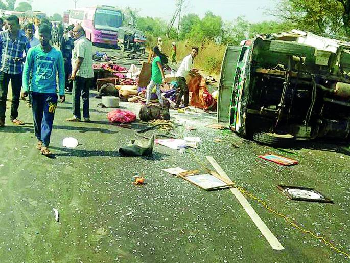 Accident of students of Metadore | विद्यार्थ्यांच्या मेटॅडोअरला अपघात Accident of students of Metadore | विद्यार्थ्यांच्या मेटॅडोअरला अपघात