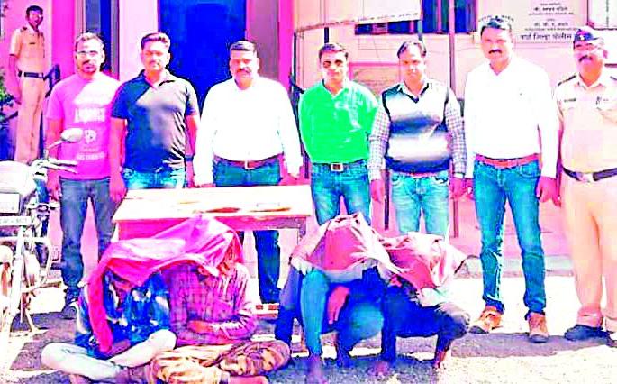 The gang of robbers, including minors, was martyred | अल्पवयीनाचा समावेश असलेली चोरट्यांची टोळी जेरबंद