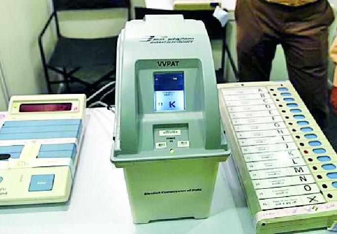 Maharashtra Election 2019 ; The Election Department blocked an annual salary hike of 'three of those' central leaders | Maharashtra Election 2019 ; निवडणूक विभागाने ‘त्या’ तीन केंद्राध्यक्षांची एक वार्षिक वेतनवाढ रोखली Maharashtra Election 2019 ; The Election Department blocked an annual salary hike of 'three of those' central leaders | Maharashtra Election 2019 ; निवडणूक विभागाने ‘त्या’ तीन केंद्राध्यक्षांची एक वार्षिक वेतनवाढ रोखली