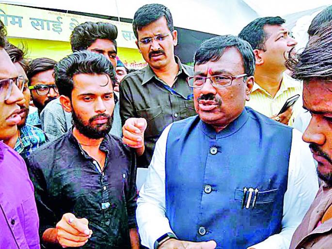 Fix the problem of encroachment holders | अतिक्रमणधारकांची समस्या सोडवा Fix the problem of encroachment holders | अतिक्रमणधारकांची समस्या सोडवा