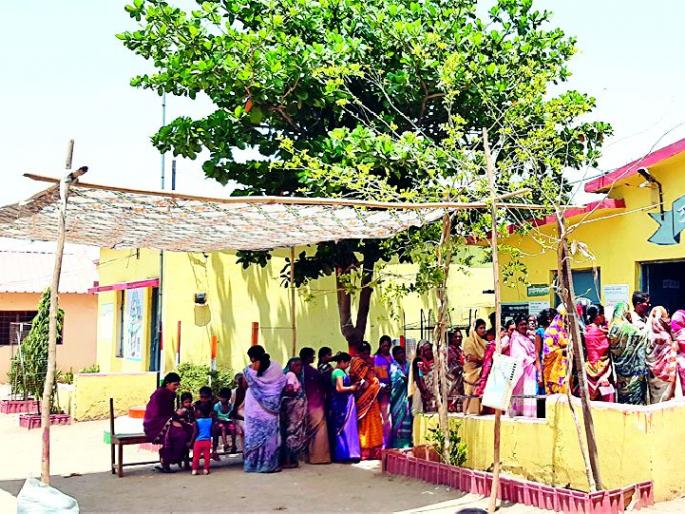 Lok Sabha Election 2019; 'Drought' of essential services in polling booths | Lok Sabha Election 2019; मतदान केंद्रांवर अत्यावश्यक सेवा-सुविधांचा ‘दुष्काळ’