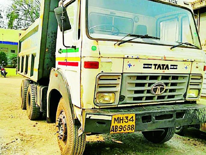 Sand smugglers from Chandrapur | चंद्रपुरातून वणीत वाळूची तस्करी Sand smugglers from Chandrapur | चंद्रपुरातून वणीत वाळूची तस्करी