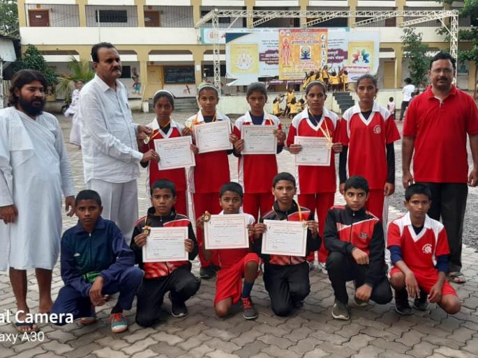 Guru Kul's success in jump jump competition | गुरु कुलचे जम्परोप स्पर्धेत यश Guru Kul's success in jump jump competition | गुरु कुलचे जम्परोप स्पर्धेत यश