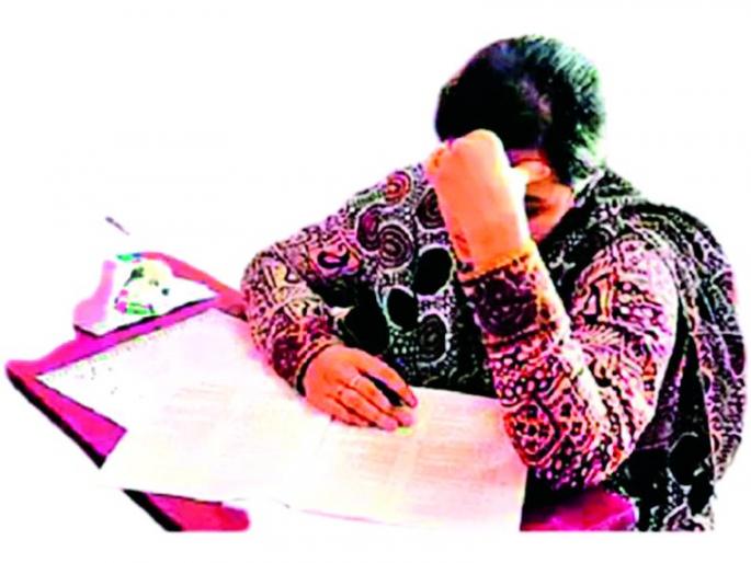 Elections are held, marriages are held, then why not exams? | निवडणुका होतात, लग्न चालतात, मग परीक्षाच का नाही? Elections are held, marriages are held, then why not exams? | निवडणुका होतात, लग्न चालतात, मग परीक्षाच का नाही?