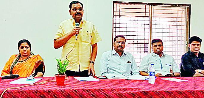 'Sewingless Ponds, Sludge Shiver' | ‘गाळमुक्त तलाव, गाळयुक्त शिवार’ 'Sewingless Ponds, Sludge Shiver' | ‘गाळमुक्त तलाव, गाळयुक्त शिवार’