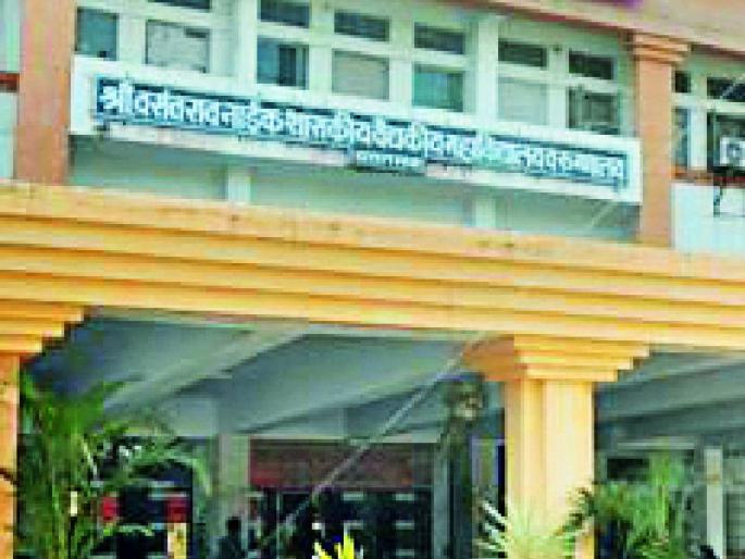 The woman was delivered at midnight by the doctor | प्रसूतीस आलेल्या महिलेला डॉक्टरांनी मध्यरात्री हाकलले The woman was delivered at midnight by the doctor | प्रसूतीस आलेल्या महिलेला डॉक्टरांनी मध्यरात्री हाकलले