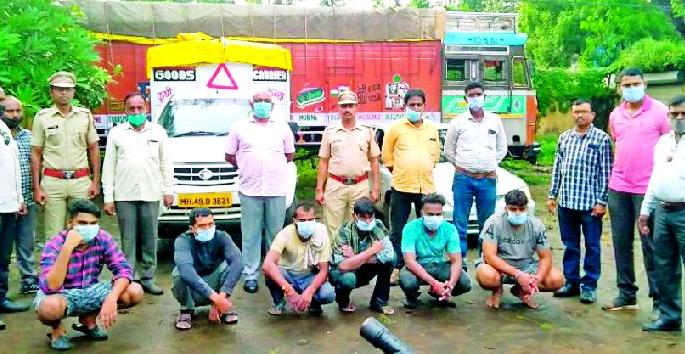 Haryana liquor worth Rs 30 lakh seized | हरियाणाची ३० लाखांची दारू जप्त Haryana liquor worth Rs 30 lakh seized | हरियाणाची ३० लाखांची दारू जप्त