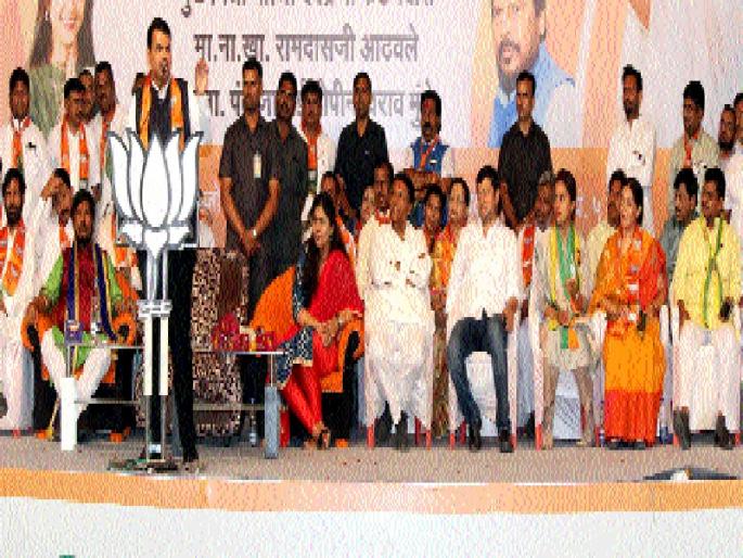 If you want to live with Munda, otherwise you do not need it | राहायचं असेल तर मुंडेंसोबत, अन्यथा गरज नाही If you want to live with Munda, otherwise you do not need it | राहायचं असेल तर मुंडेंसोबत, अन्यथा गरज नाही