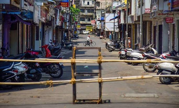 ... So the city's society and buildings will be declared as containment zones; Big decision of municipal administration | ...तर शहरातील सोसायटी अन् इमारती होणार कंटेन्मेंट झोन म्हणून घोषित ; महापालिकेचा मोठा निर्णय ... So the city's society and buildings will be declared as containment zones; Big decision of municipal administration | ...तर शहरातील सोसायटी अन् इमारती होणार कंटेन्मेंट झोन म्हणून घोषित ; महापालिकेचा मोठा निर्णय