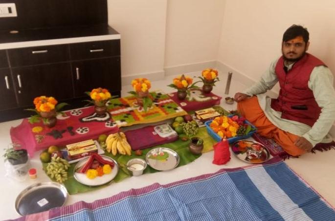 Corona effect! priests in financial crisis | कोरोना इफेक्ट! पौरोहित्य करणारे आर्थिक संकटाच्या फेऱ्यात Corona effect! priests in financial crisis | कोरोना इफेक्ट! पौरोहित्य करणारे आर्थिक संकटाच्या फेऱ्यात