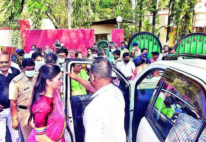 MP seeks 'damage control' | खासदारांकडून ‘डॅमेज कंट्रोल’चा प्रयत्न MP seeks 'damage control' | खासदारांकडून ‘डॅमेज कंट्रोल’चा प्रयत्न