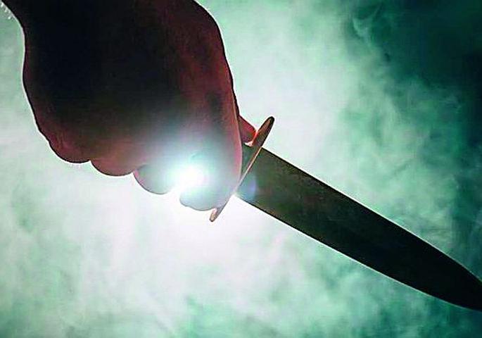How about a china knife in the hand at the age of buying books and boards? | पाटी, पुस्तके घ्यायच्या वयात हातात चायना चाकू कसा? How about a china knife in the hand at the age of buying books and boards? | पाटी, पुस्तके घ्यायच्या वयात हातात चायना चाकू कसा?