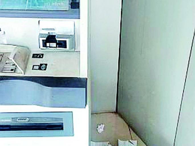 Security guards at only two of the ten ATMs | दहा एटीएमपैकी केवळ दोन ठिकाणीच सुरक्षा रक्षक Security guards at only two of the ten ATMs | दहा एटीएमपैकी केवळ दोन ठिकाणीच सुरक्षा रक्षक